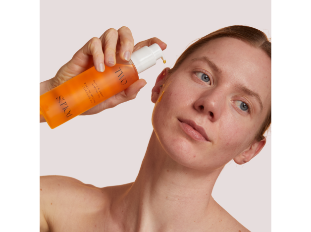 Two Poles Make-Up Melting Cleansing Oil 190 ml