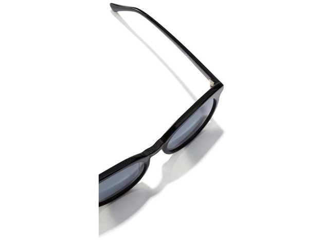 Hawkers Resort Black Dark 1Ud