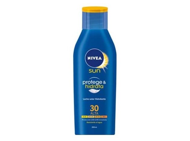 Nivea Leche Solar Proteccion E Hidratación...