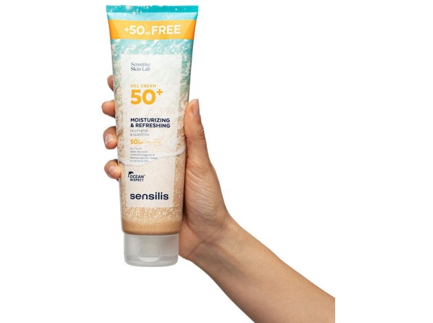 Moisturizing %26 Refreshing Gel Crema Spf50+...