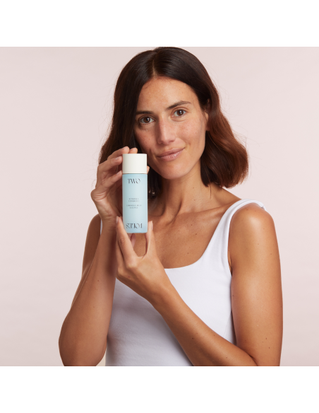 Two Poles Luminous Milk Essence 80 ml
