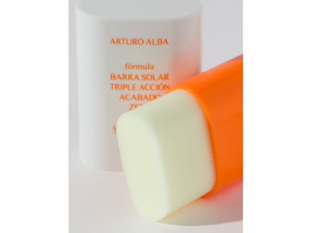Arturo Alba Barra Solar Triple Acción SPF50 15 g