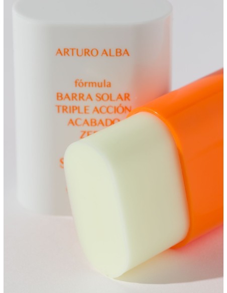 Arturo Alba Barra Solar Triple Acción SPF50 15 g