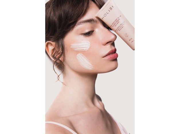Holisi The Radiant Silk Sunscreen SPF50+ 50 ml