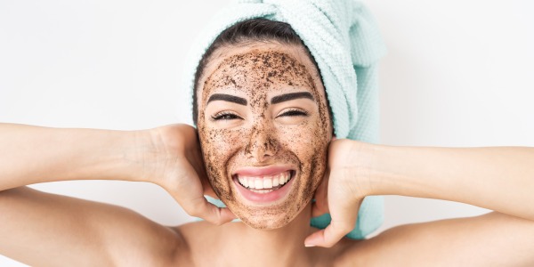 Exfoliantes faciales: La importancia en tu rutina de belleza para una piel radiante
