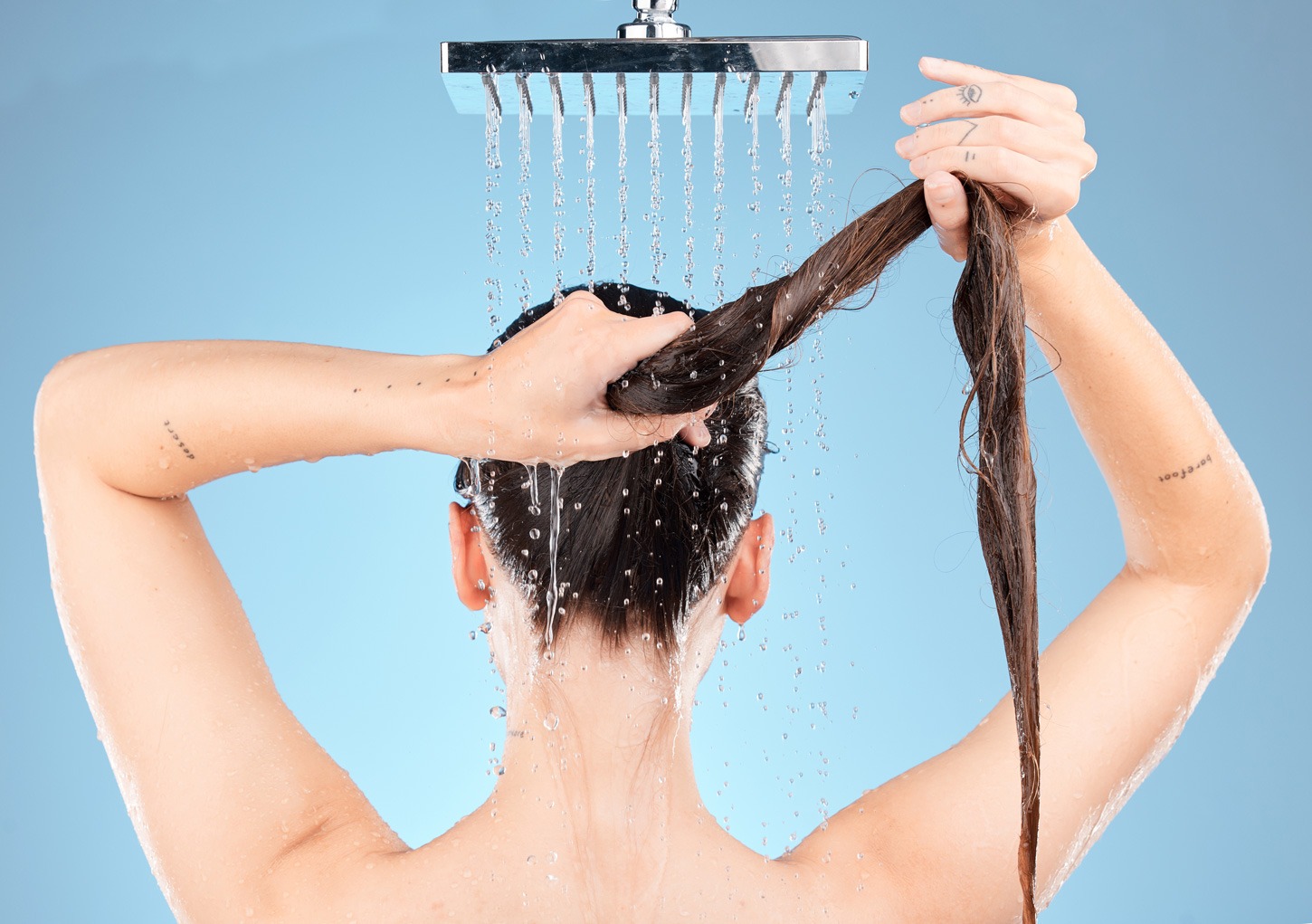 Cómo elegir el champú adecuado para fortalecer tu pelo